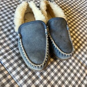 LL Bean Womens 9 Slippers